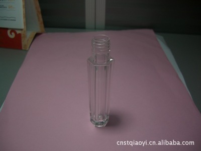 解密靚妝密碼 六角純AS料唇彩瓶的工業(yè)美學(xué)與市場(chǎng)價(jià)值